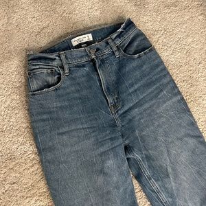 Abercrombie The ‘90s Straight Ultra High Rise Jeans size 26 short